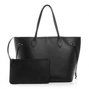 Black epi leather never-full Louis Vuitton - amazing condition